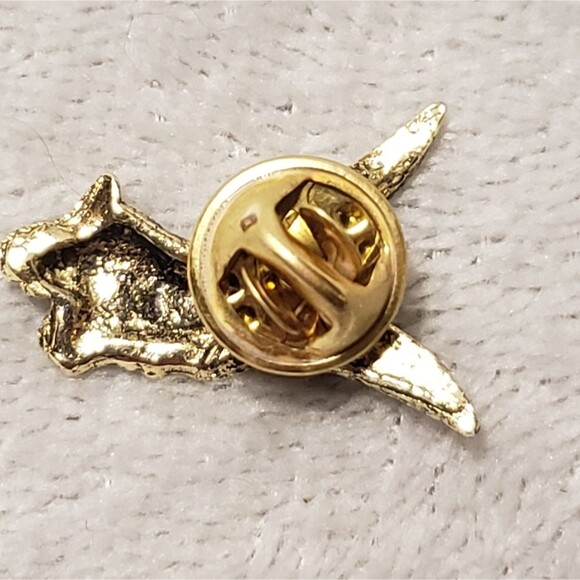 Gold Angel holding book pin - Picture 3 of 4